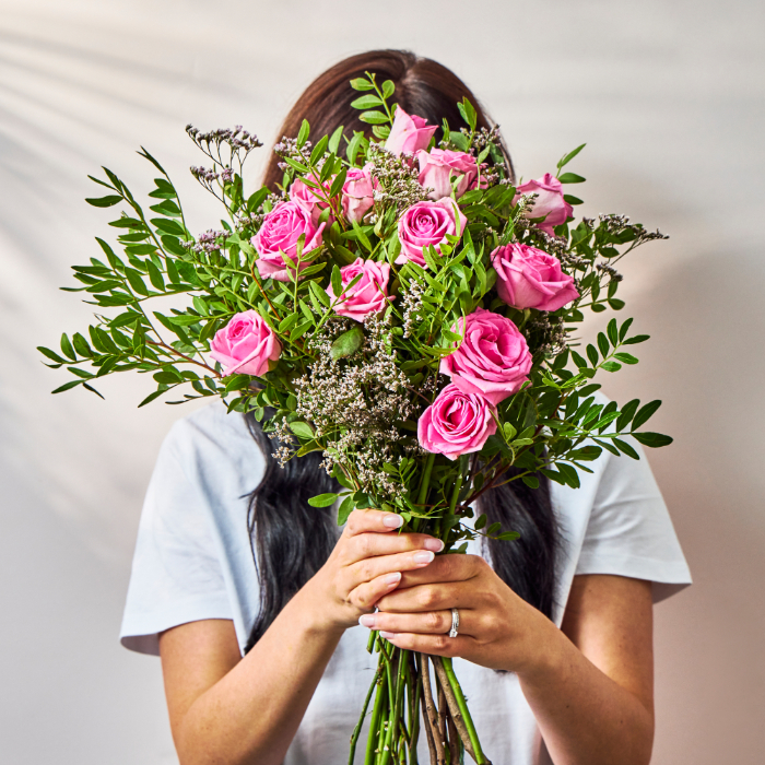 Pink Dozen Roses Flower Bouquet - FREE DELIVERY